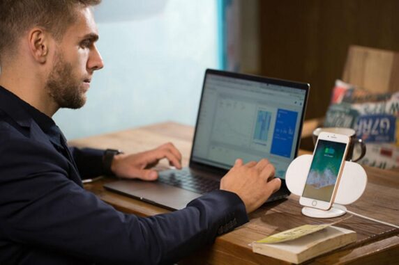 Plux Wireless Charging Stand