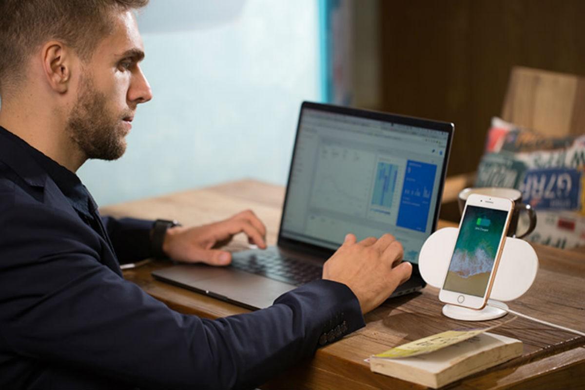 Plux Wireless Charging Stand