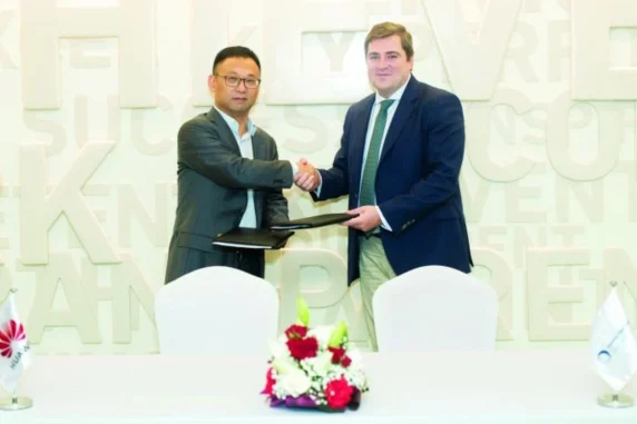 Mannai and Huawei signing ceremony