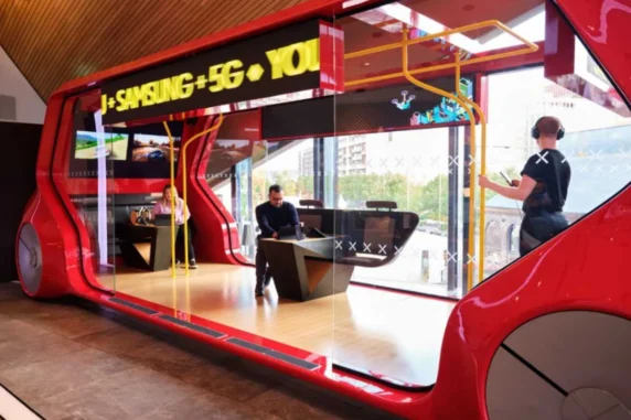 Samsung 5G Bus